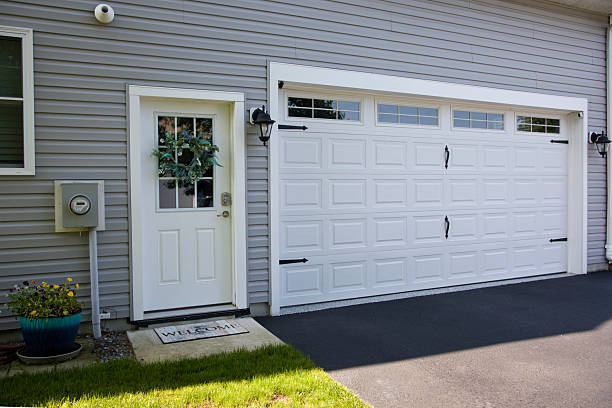 24/7 Emergency Garage Door Panel Replacement experts in Mount Washington, KY